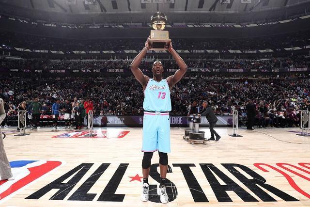 拉菲尼亚本赛季西甲14轮8球 距个人纪录还差3球